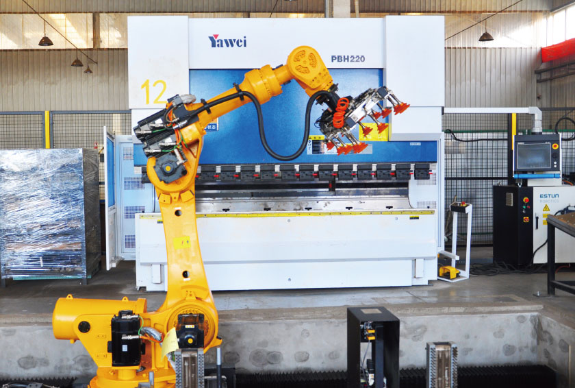 亚威数控折弯机 220吨 配大型折弯机械手